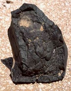 利比亚高原发现的CO3碳质的球粒陨石DaG749号（2）.jpg