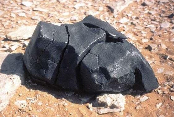 利比亚发现CO3碳质球粒陨石15500gr.jpg