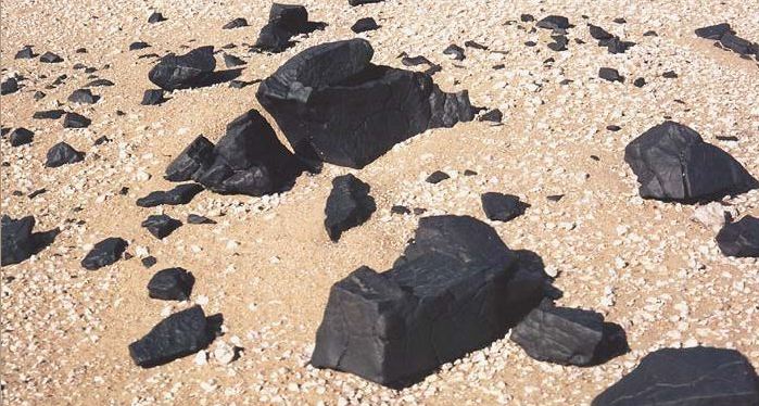 利比亚发现碳质球粒陨石Dar  Al  Gani749.jpg