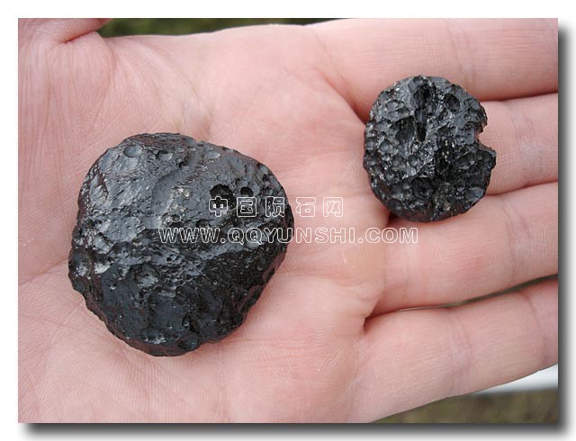 婆罗洲陨石 Tektite-1-031[1].jpg