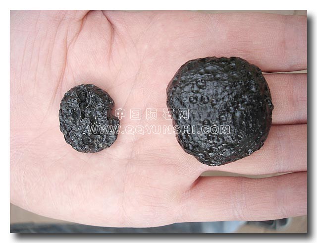 婆罗洲陨石 Tektite-1-032[1].jpg