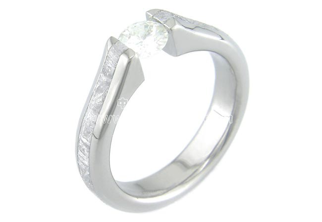 ring-7[1]基遍，集合石镶嵌的钛环875.00美元.jpg