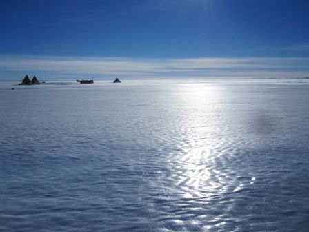 真正的日不落：这张照片拍摄于南极的宿营地，时间是晚上11点.jpg