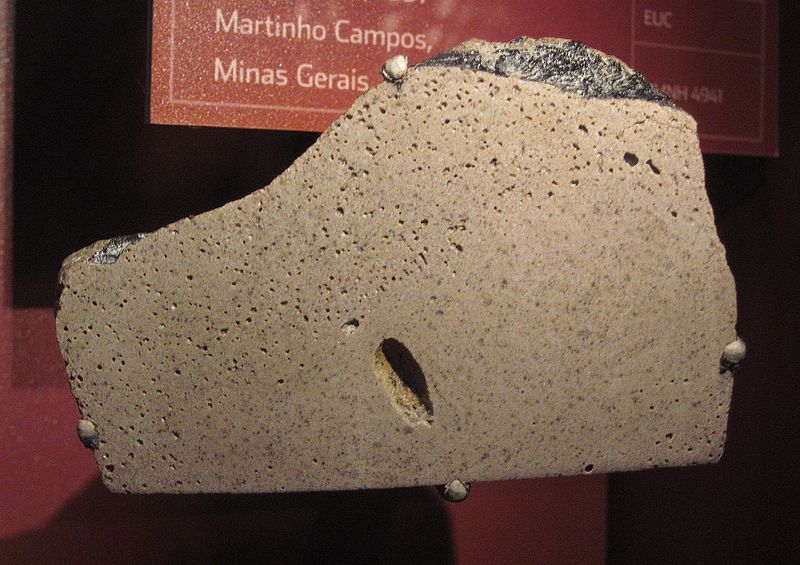 800px-Ibitira_meteorite,_AMNH[1].jpg