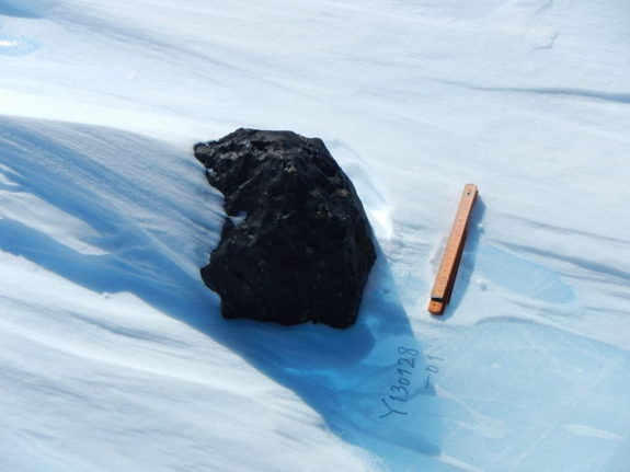 18-kilogram-meteorite-antarctica[1].jpg