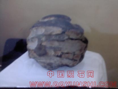 6kg，无磁力，球形陨石