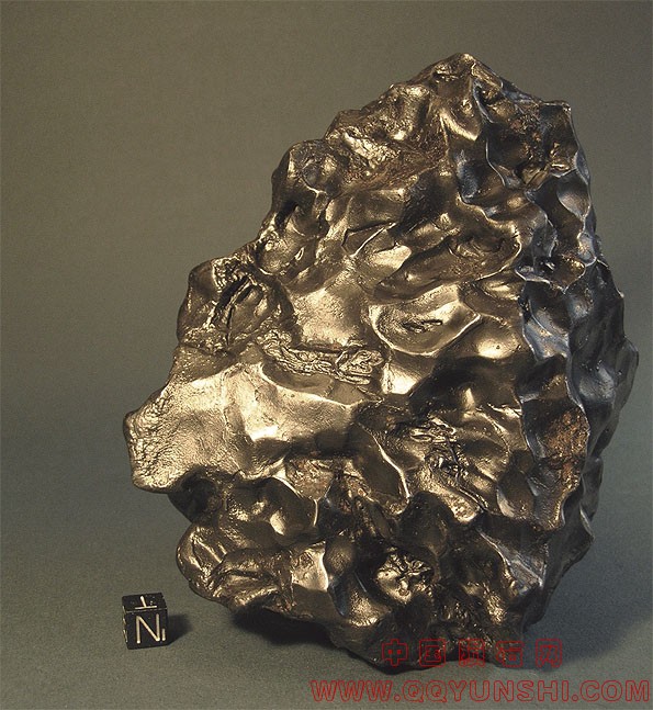 Sikhote Alin meteorite regmaglypts 595.jpg
