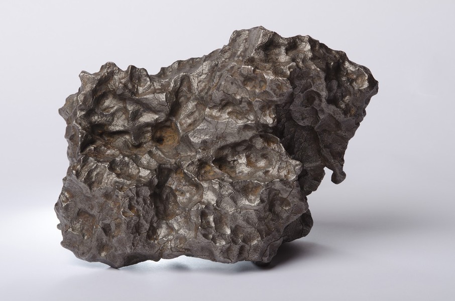0x600[1] (4)铁锡霍特陨石这个铁陨石落在1947在锡霍特山脉在西伯利亚东部的森林。许多.jpg