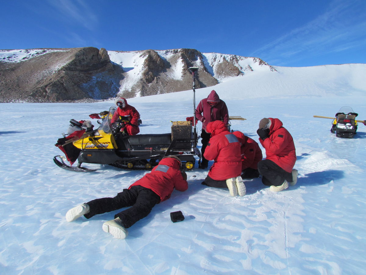 antarctica-meteorite-hunting.jpg