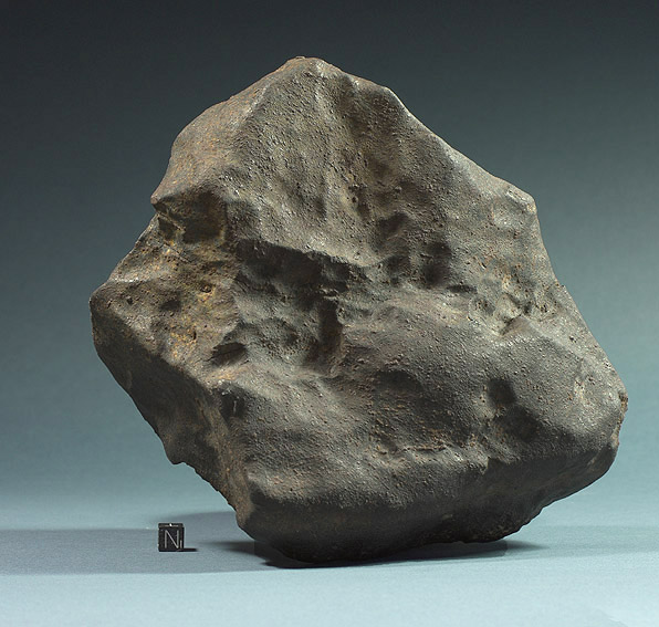 5.7kg chondrite nwa 596.jpg