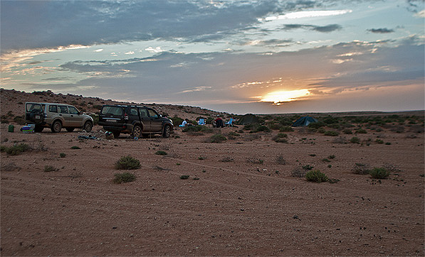 Meteorite_camp_western_sahara_1.jpg