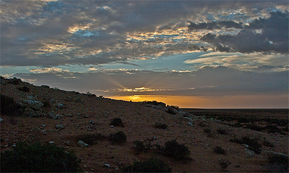 Meteorite_camp_western_sahara_3.jpg