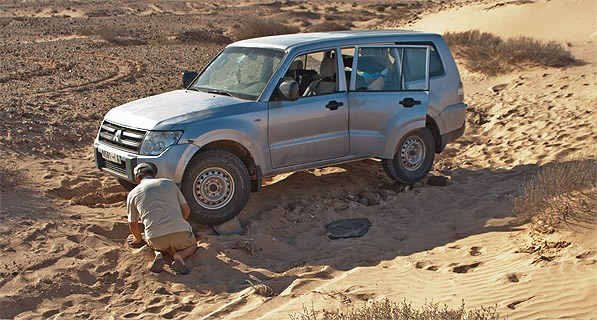 Meteorite_searching_western_sahara_008.jpg