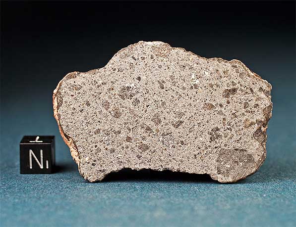 Achondrite_eucrite_meteorite_nwa_2690.jpg