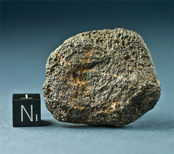 Meteorite_chondrite_trailing_ side_597.jpg