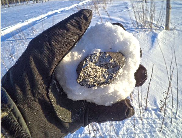 Chelyabinsk_meteorite_ice_106.2 g.jpg