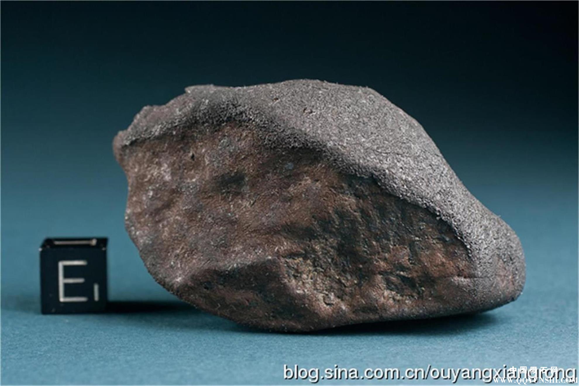 106.2克车里雅宾斯克陨石个体在融合外皮的颜色变化