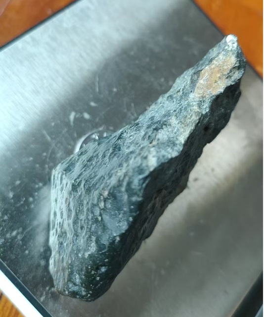 颜色发黄这里是被自己撞破的