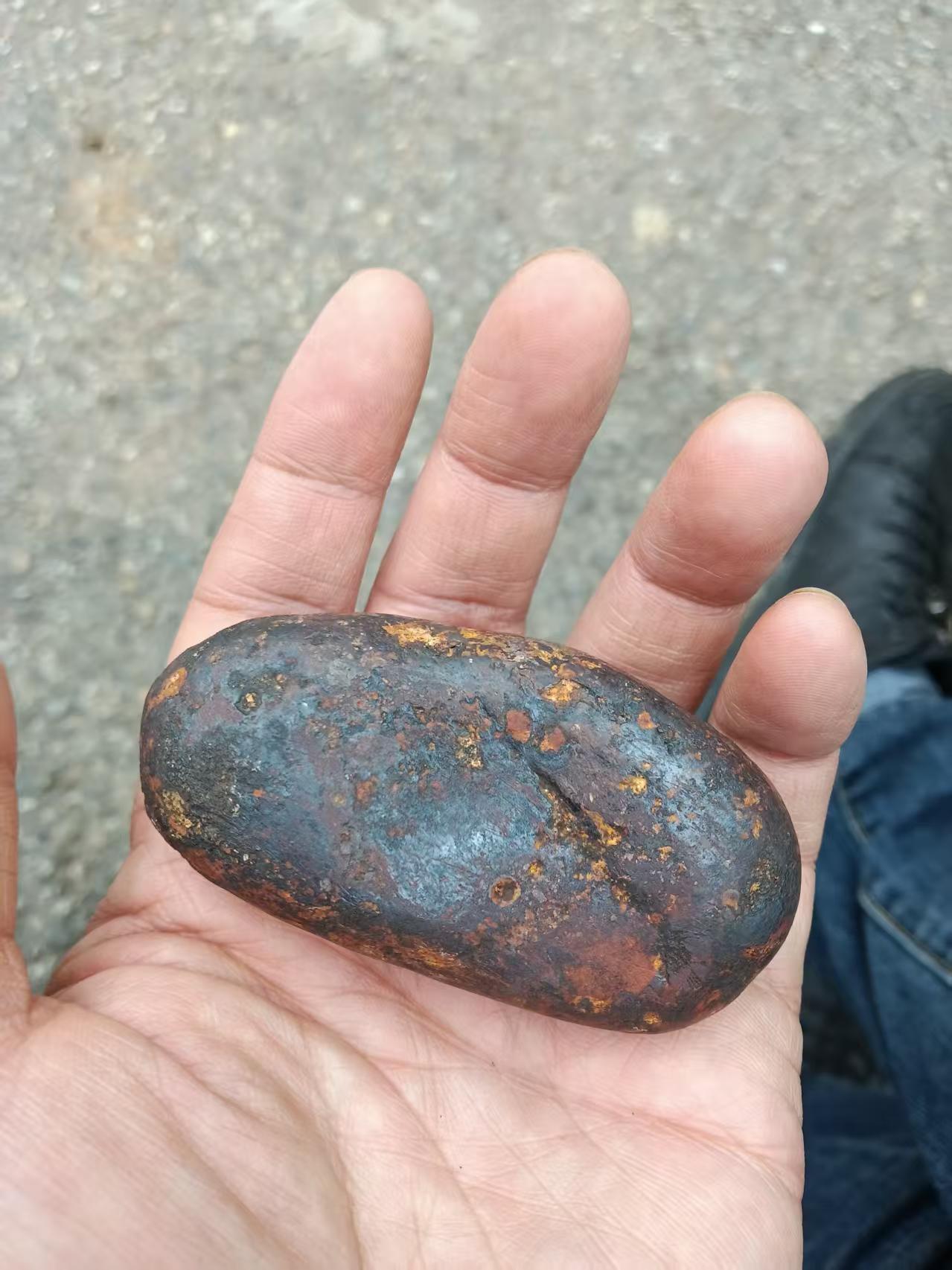 纯粹的一铊铁一样的样品，强磁