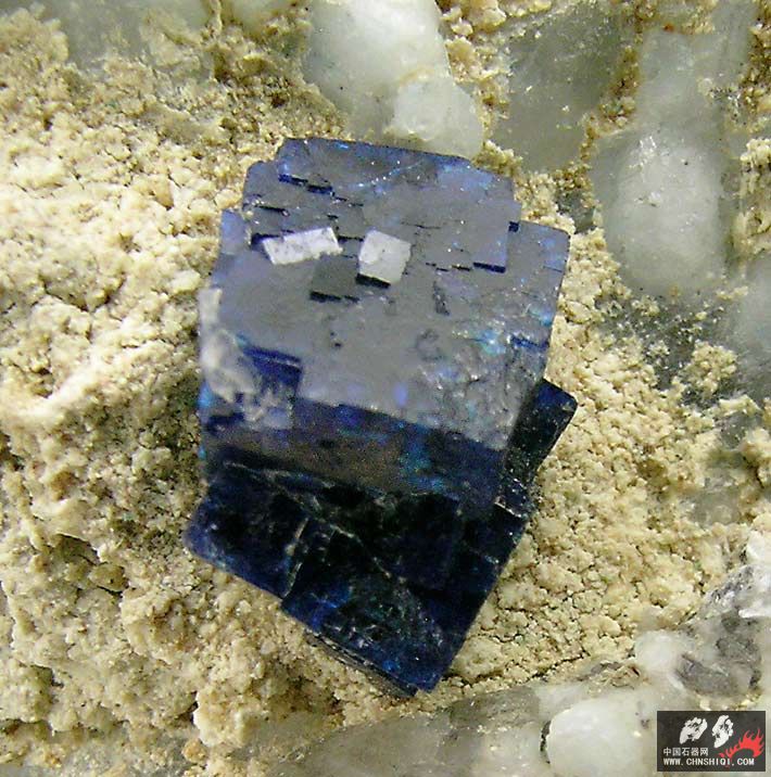 铜氯铅矿、石英与石膏 美国加州 5.5 × 4.4 × 2.4厘米1.jpg