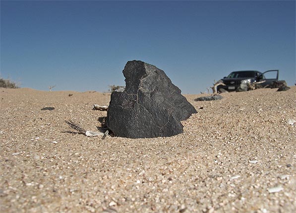 Meteorite_desert_Sahara_B_597.jpg